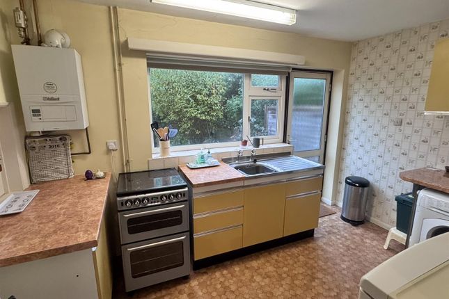 30, Mount Close, Newbury photo 3