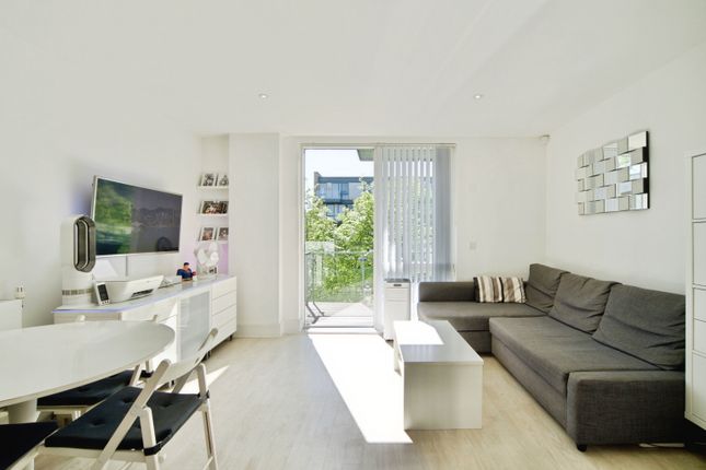 1-bed flat on Flat 23/Citius Court, 7 Jacks Farm Way, London, £300,000