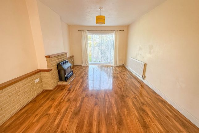 46 Gosforth Lane, Watford photo 2