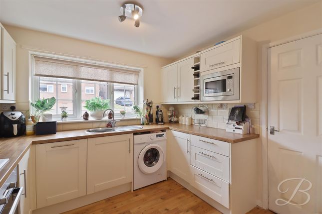 9, Spittal Green, Chesterfield photo 2