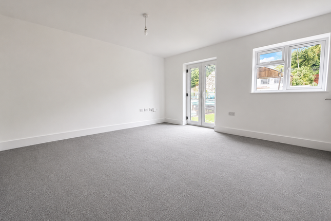 Flat 5, Chatham photo 3