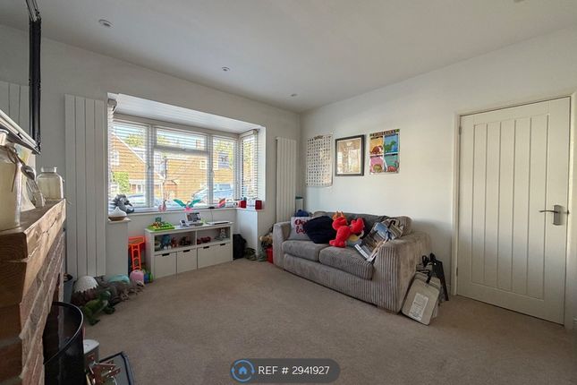 A Fourth Avenue, Havant photo 2