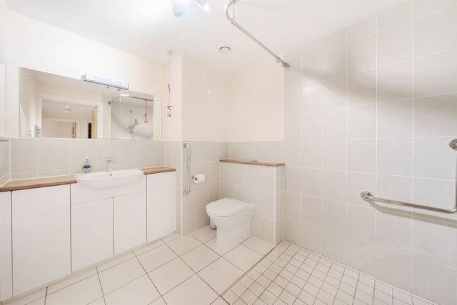 Flat for sale in St. Lukes Road, Maidenhead