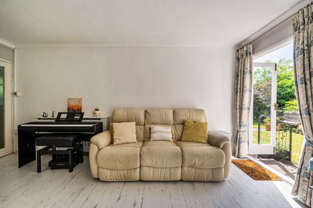 15 Milton Court Parkleys, Richmond photo 4
