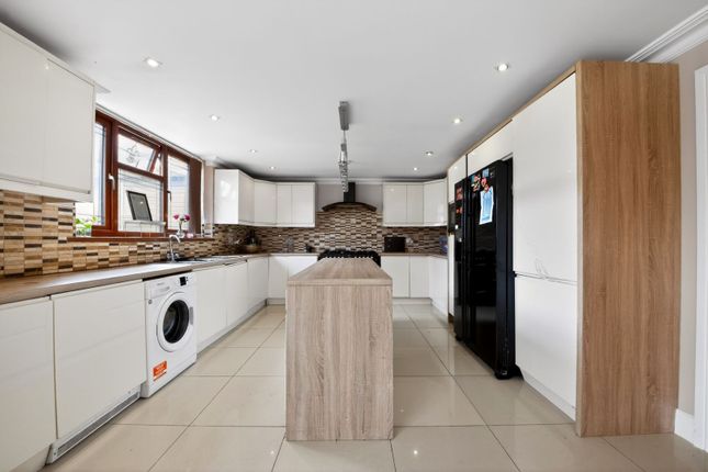 115, Eastbrook Drive, Romford photo 4