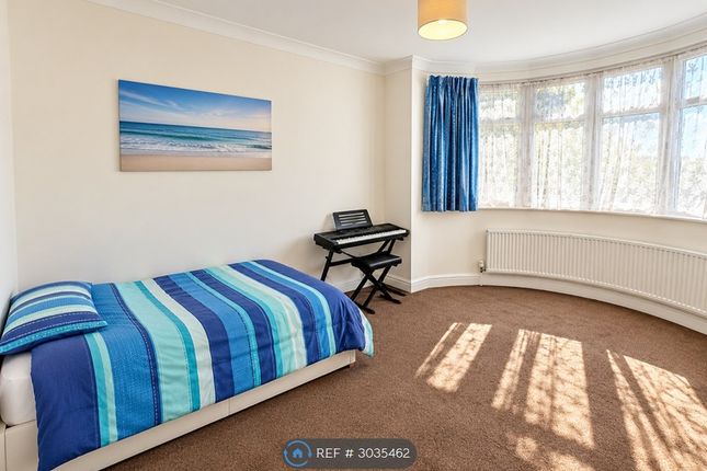 Lulworth Close, Harrow, Harrow photo 3