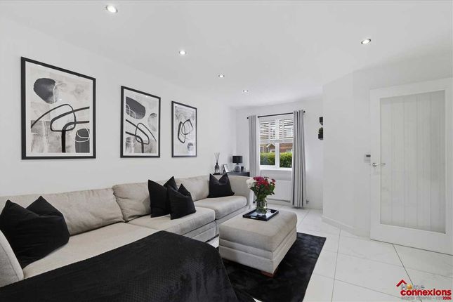 14, Northwood Close, Cowglen, GLASGOW photo 2