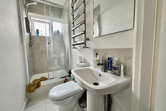 Flat 3 Room 1,, Camden Court, London photo 4