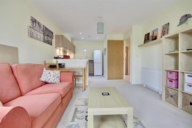 Flat to rent in Richmond House, Bonfire Corner, Portsmouth