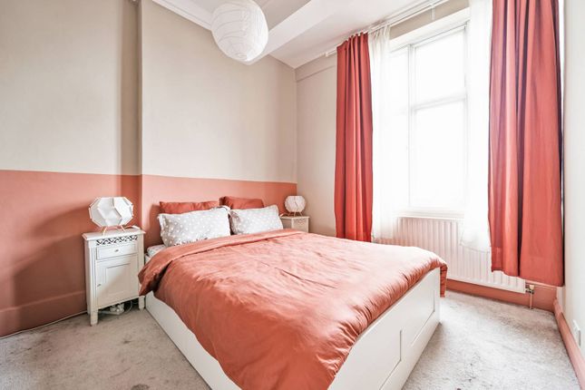 Flat for sale in Lavender Hill, Clapham Junction, London
