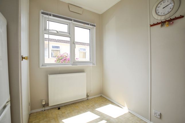 2 Bungalow Park, Holders Road, Salisbury photo 4