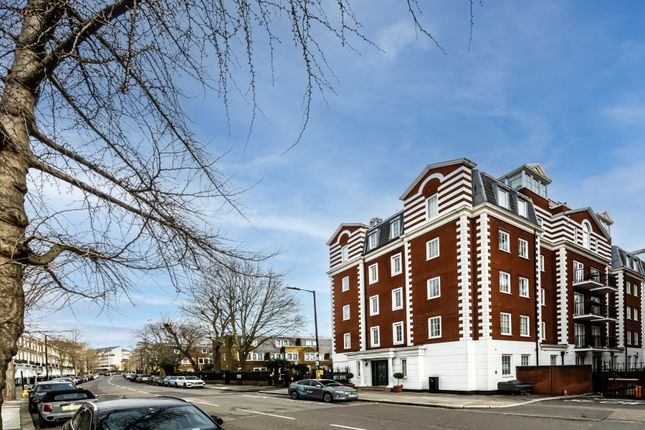Flat to rent in Harewood Avenue, London