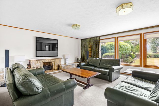 47, Woodcote Park Avenue, Purley photo 2