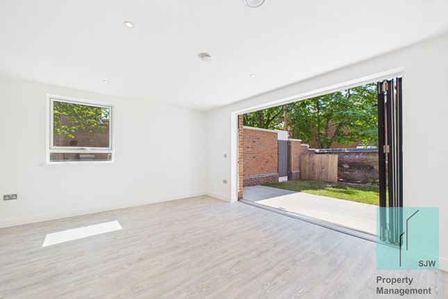 26 Cowan Gardens, London photo 2
