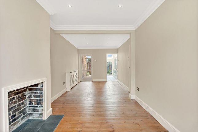 7, Cowper Street, Olney photo 4