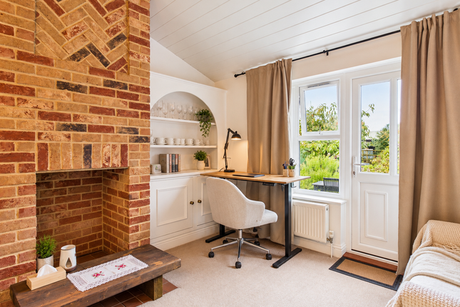 Horseshoe Cottage, New Farm, Landbeach, Cambridge photo 3