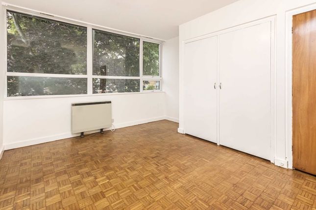 7 Hilda Court, 23, Lovelace Road, Surbiton photo 3