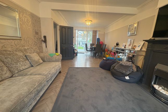 24, Hill Crest, Potters Bar photo 2