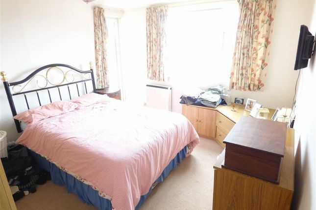 Flat to rent in Grove Road, Bournemouth