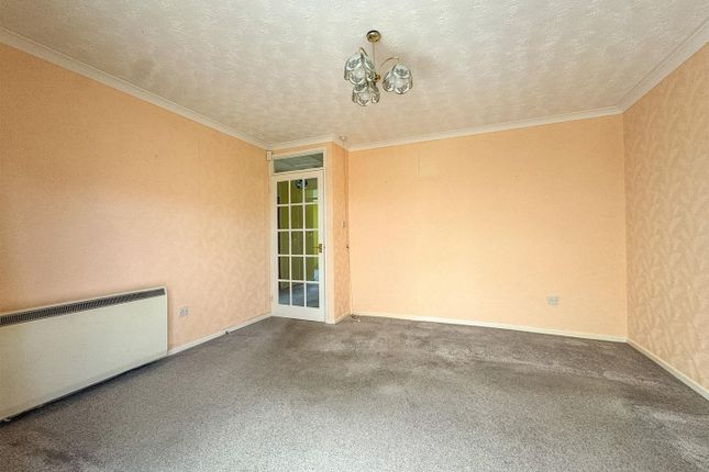 28, Kelston Gardens, Weston-Super-Mare photo 2