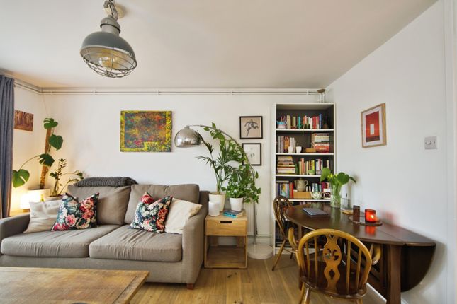 21, The Birches, London photo 3