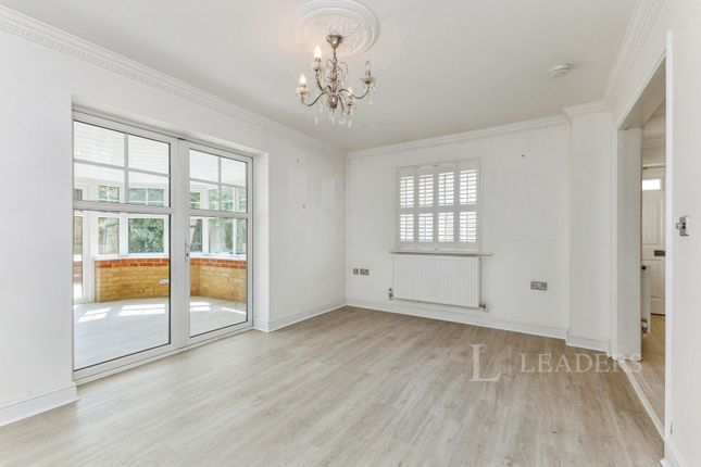 20, Duchess Court, Surrey photo 3