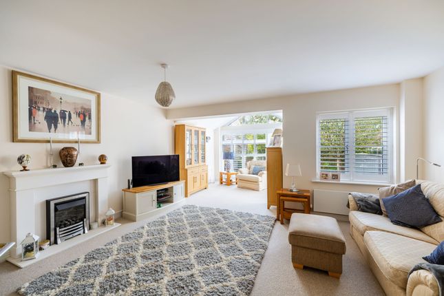 2 Willow Mews, Caterham photo 2