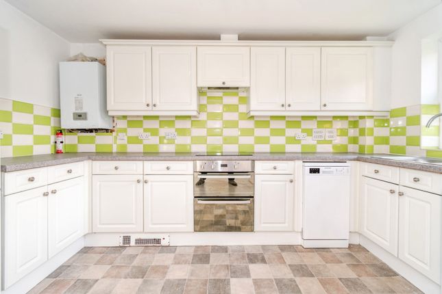 88, Rollesbrook Gardens, Hampshire photo 2