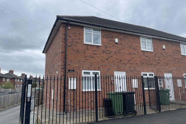 Property to rent in Sutton Approach, Leeds