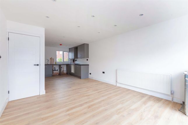 17, Stour Close, Slough photo 4