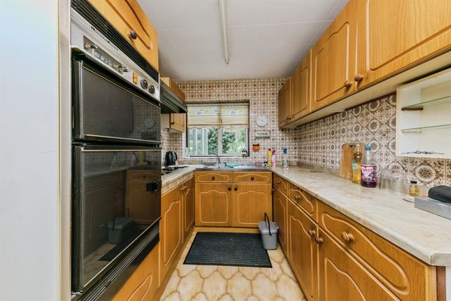 18, Sycamore Crescent, Rugeley photo 4