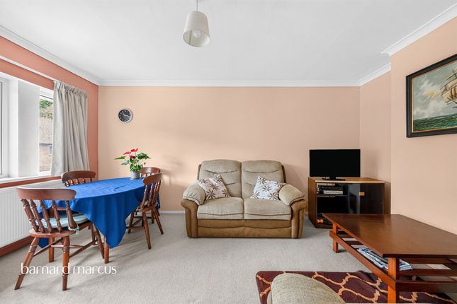Collier Close, Epsom photo 2