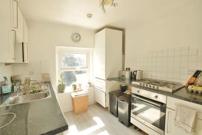 Flat B, 67, Bouverie Road West, Kent photo 4