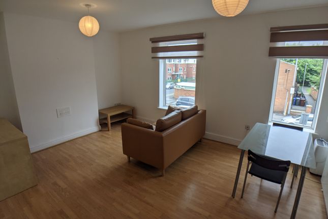Thumbnail Flat to rent in Carmoor Road, Manchester
