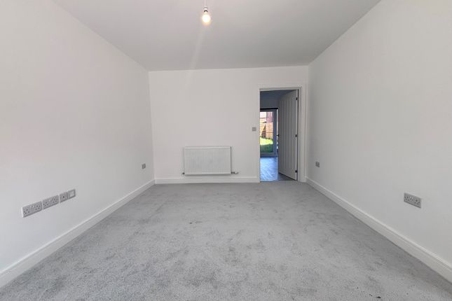 8, Aylesbury photo 2
