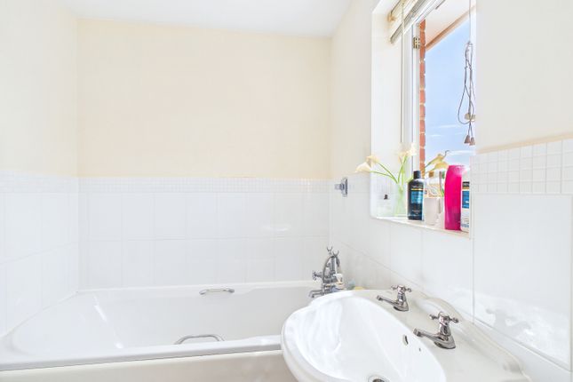 58, Rothbart Way, Peterborough photo 4