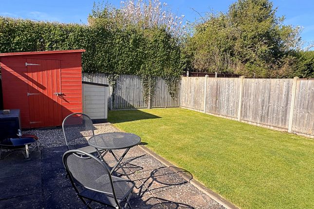 22, Queens Close, Warwickshire, CV8 1JR photo 3