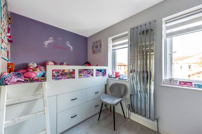 Semi-detached house for sale in Courtland Grove, Thamesmead