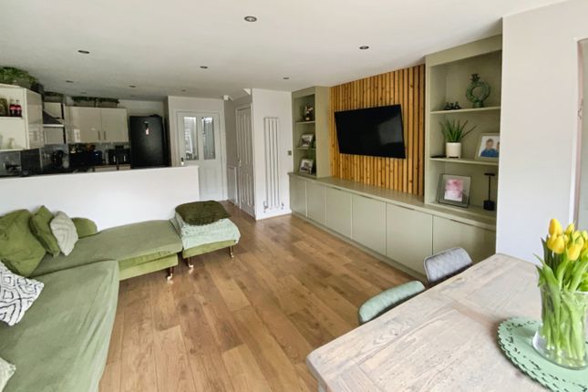 2 Fairview Close, Molescroft, Beverley photo 2