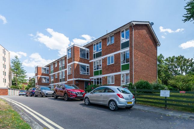 Thumbnail Triplex to rent in Ruskin Court, Wythfield Road, Eltham