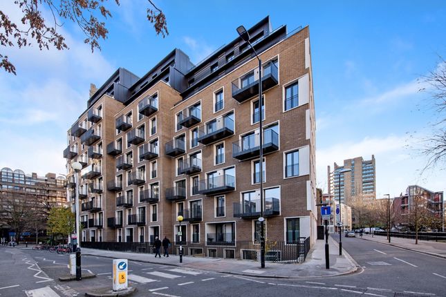 Flat to rent in 43 Golden Lane, The Denizen, Barbican, City Of London