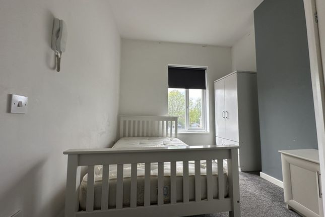 1-bed house on Room 4, 56 St Georges Road, Hull, £433/mo