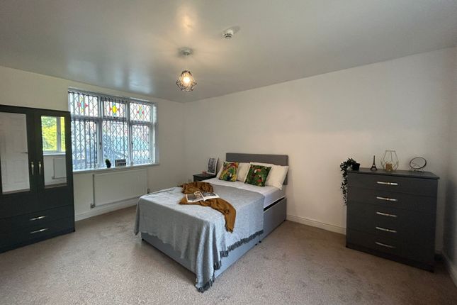 Flat B, 42 St James Road, Dudley photo 2