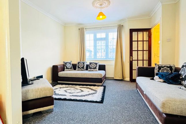 43, Oakdene Road, Uxbridge photo 3