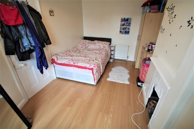 22, Walmsley Road, Leeds photo 3