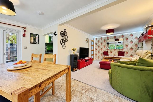 Warwick Road, Ash Vale photo 3