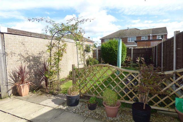 31, Peakdale Close, Nottingham photo 3