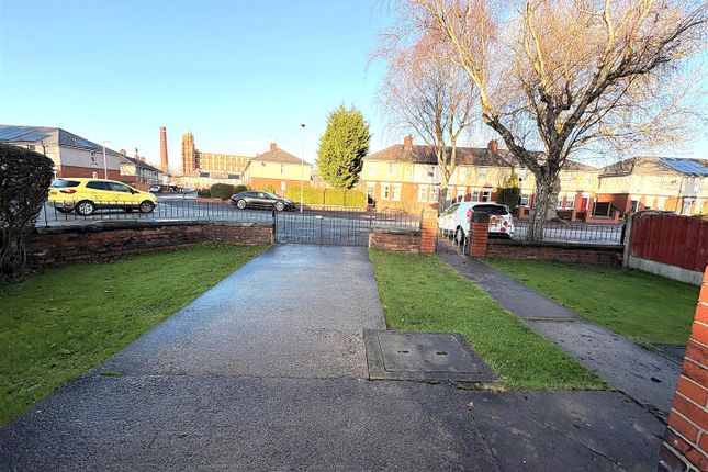 212, Hope Carr Road, Leigh photo 4