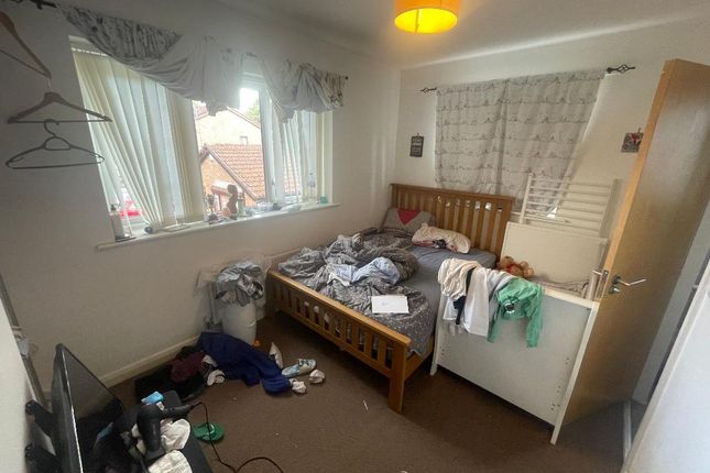 12, Great Lake Close, Manchester photo 5