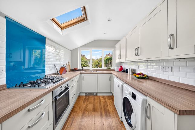 105 Monkhams Lane, Woodford Green photo 3